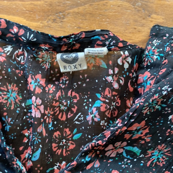 Sheer floral blouse size medium by from Roxy - Picture 3 of 3